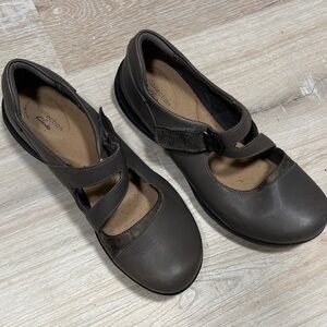 Clarks Women's Taupe Mary Jane Flats - Roseville collection